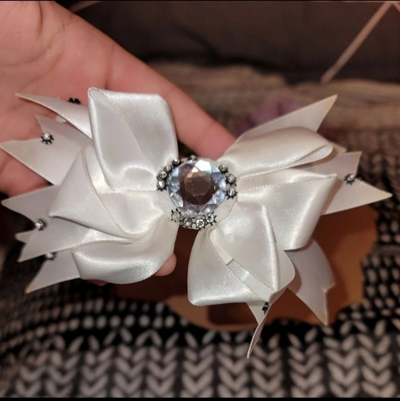 Bows - Picture 4 of 6